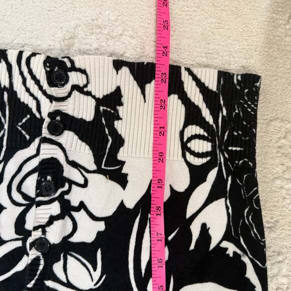 ECI Cardigan Womens Small White Black Jumbo Floral Abstract Button Up Sweater - Picture 5 of 7